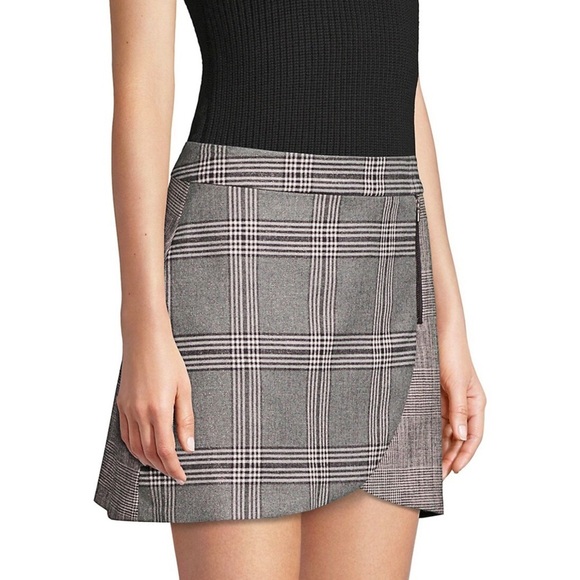 NWT - Alice + Olivia - Lennon Plaid Overlap Mini Skirt In Grey Black - Picture 3 of 15